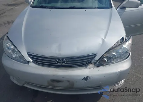 2005 Toyota Camry Le V6 z USA, uszkodzony, nr VIN 4T1BF32K75U106321